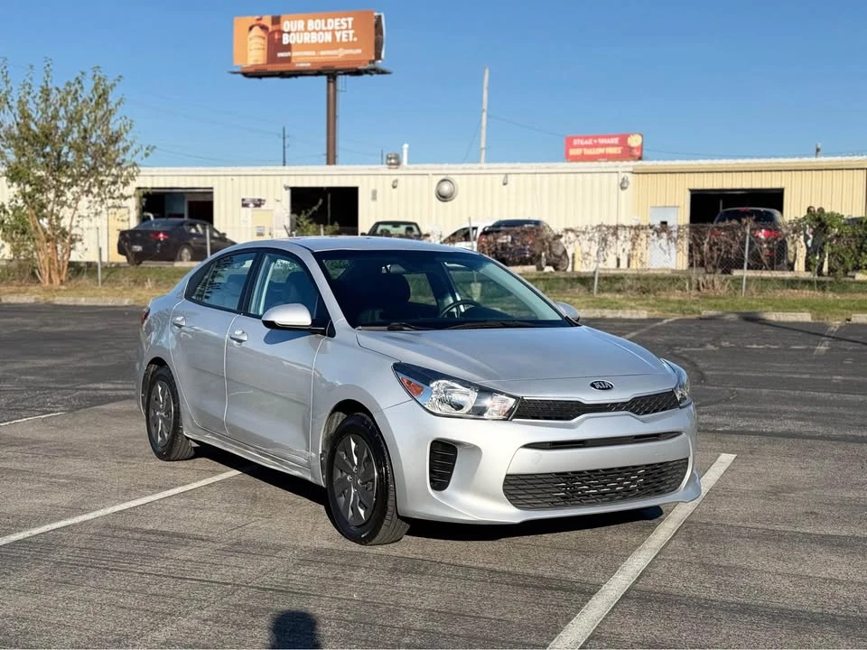 2020 Kia Rio - Image 2 of 13