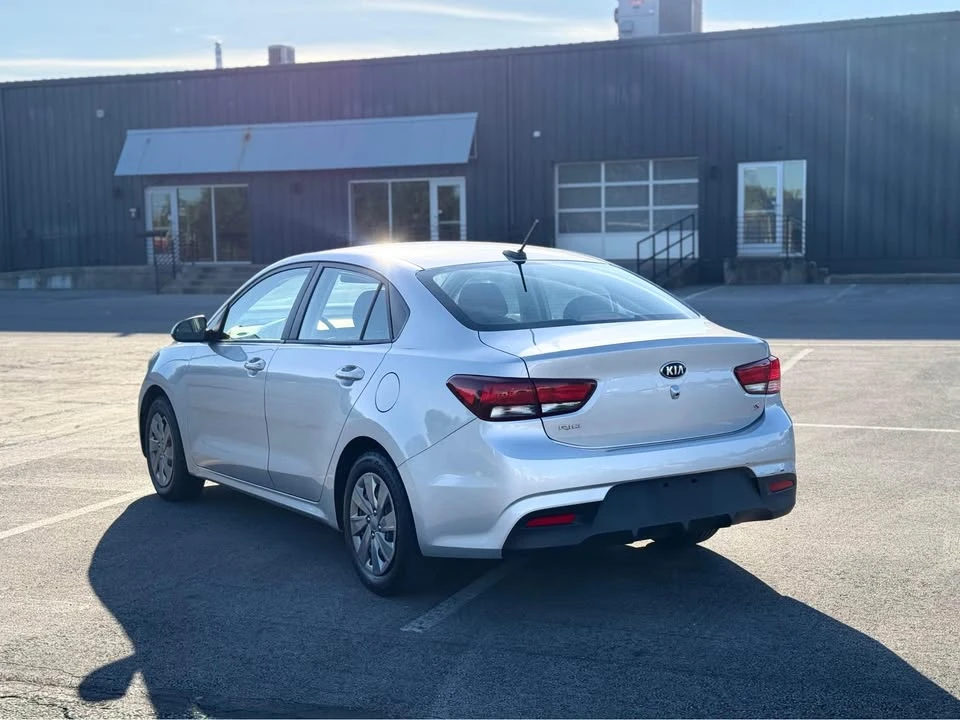 2020 Kia Rio - Image 5 of 13