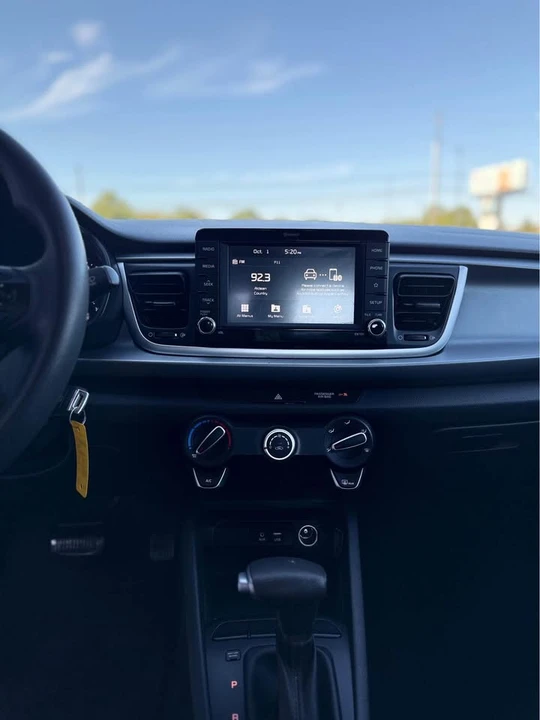2020 Kia Rio - Image 12 of 13