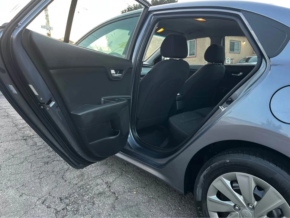 2020 Kia Rio - Image 13 of 20