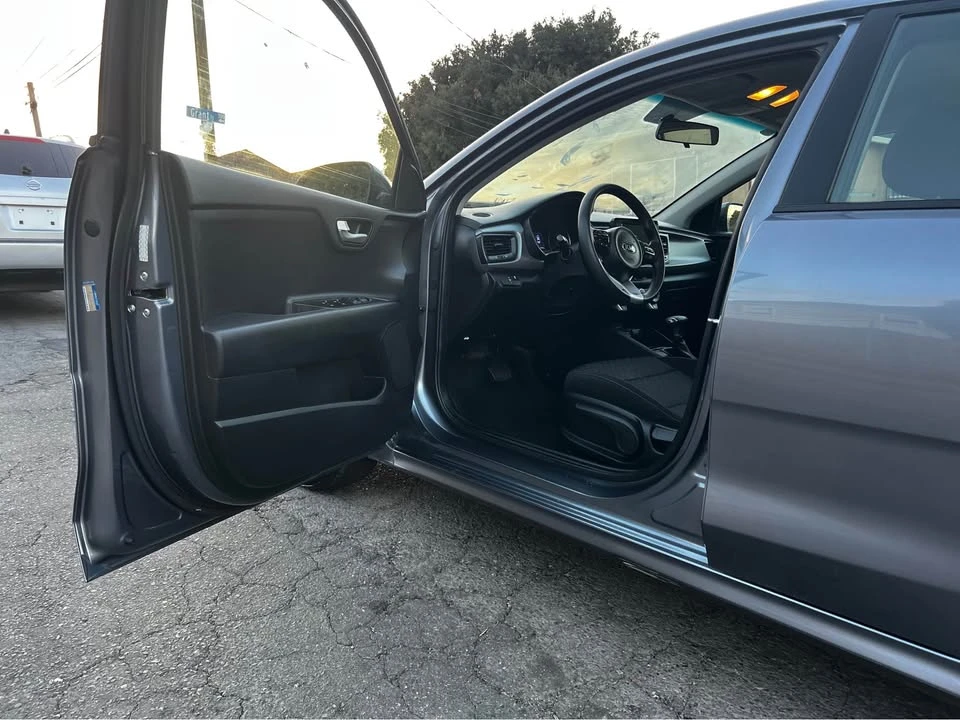 2020 Kia Rio - Image 11 of 20