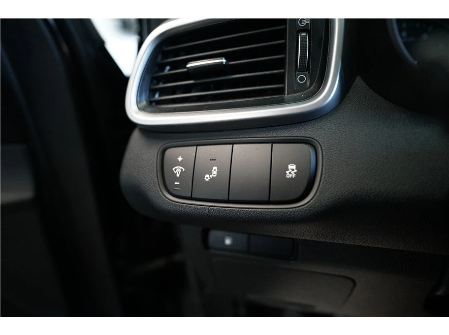 2020 Kia Sorento - Image 17 of 20