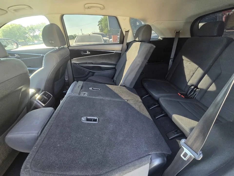 2020 Kia Sorento - Image 8 of 9