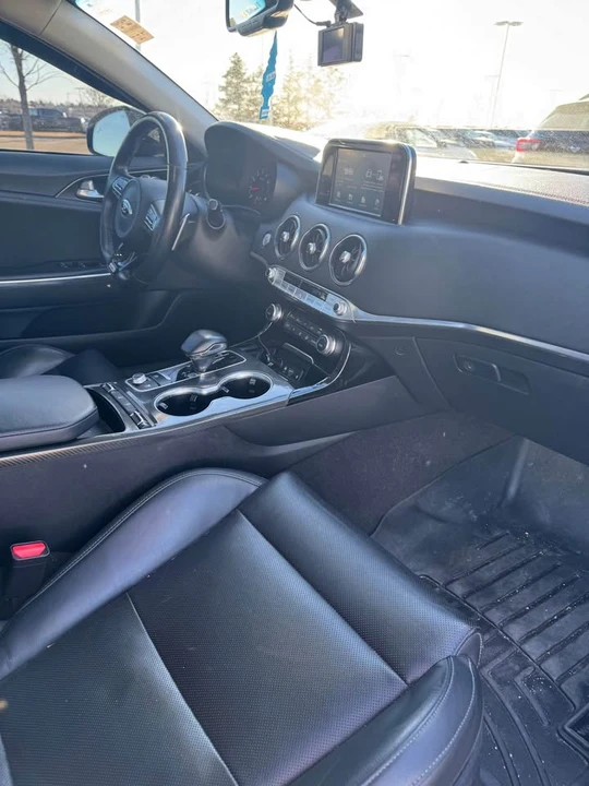 2020 Kia Stinger - Image 6 of 13