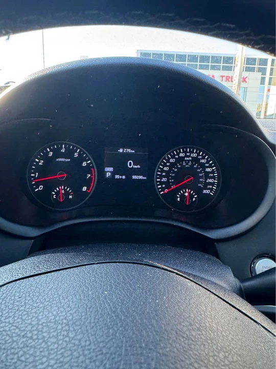2020 Kia Stinger - Image 10 of 13