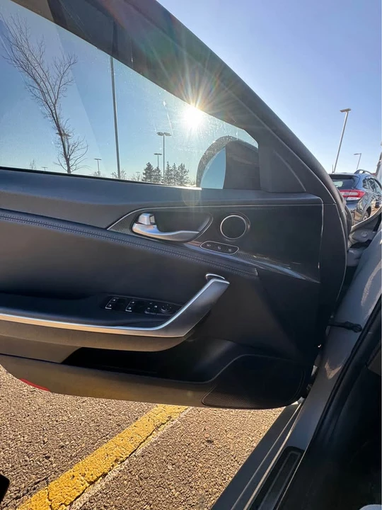 2020 Kia Stinger - Image 8 of 13