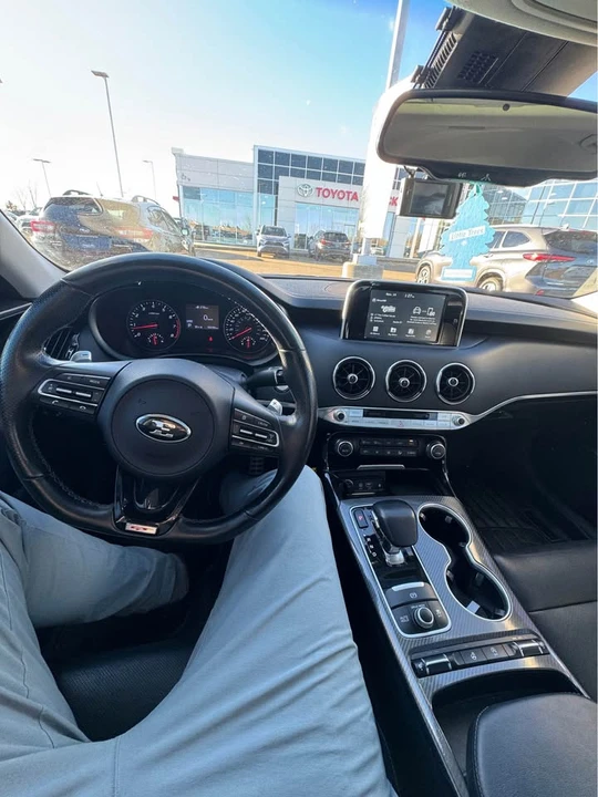 2020 Kia Stinger - Image 9 of 13