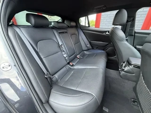 2020 Kia Stinger - Image 15 of 19