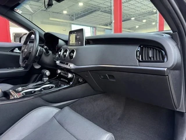 2020 Kia Stinger - Image 18 of 19