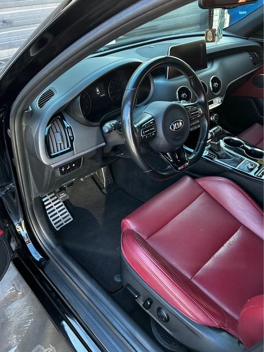 2020 Kia Stinger - Image 2 of 12