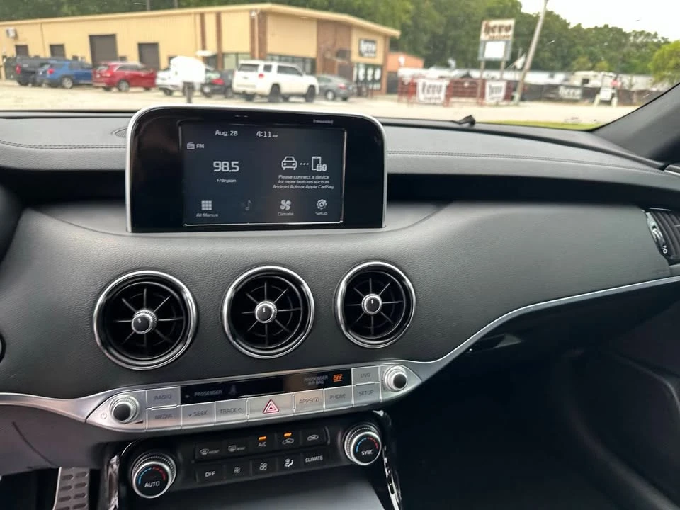 2020 Kia Stinger - Image 12 of 20