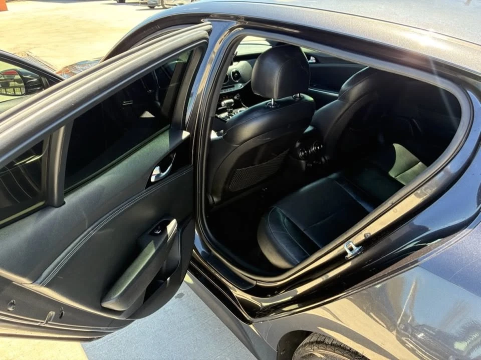 2020 Kia Stinger - Image 10 of 12
