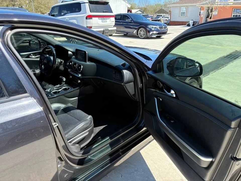 2020 Kia Stinger - Image 9 of 12