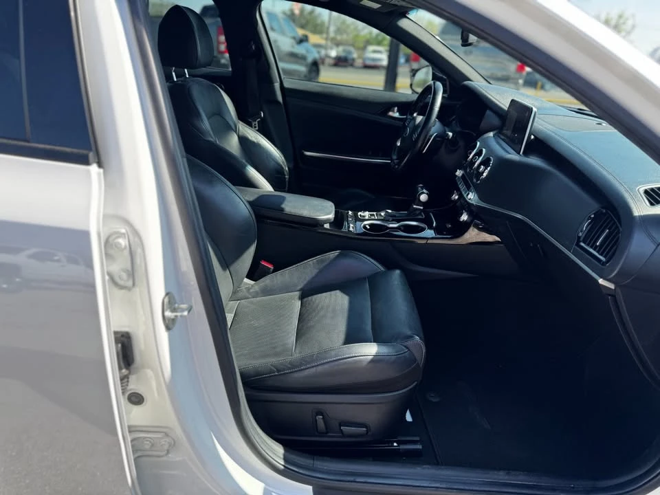2020 Kia Stinger - Image 14 of 20