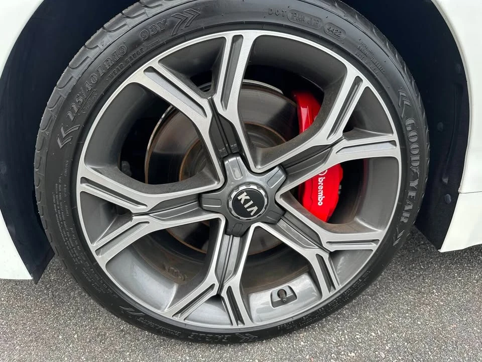 2020 Kia Stinger - Image 17 of 19