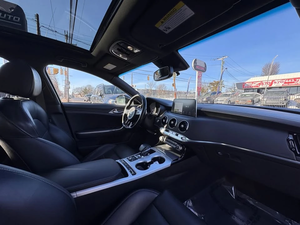 2020 Kia Stinger - Image 13 of 20