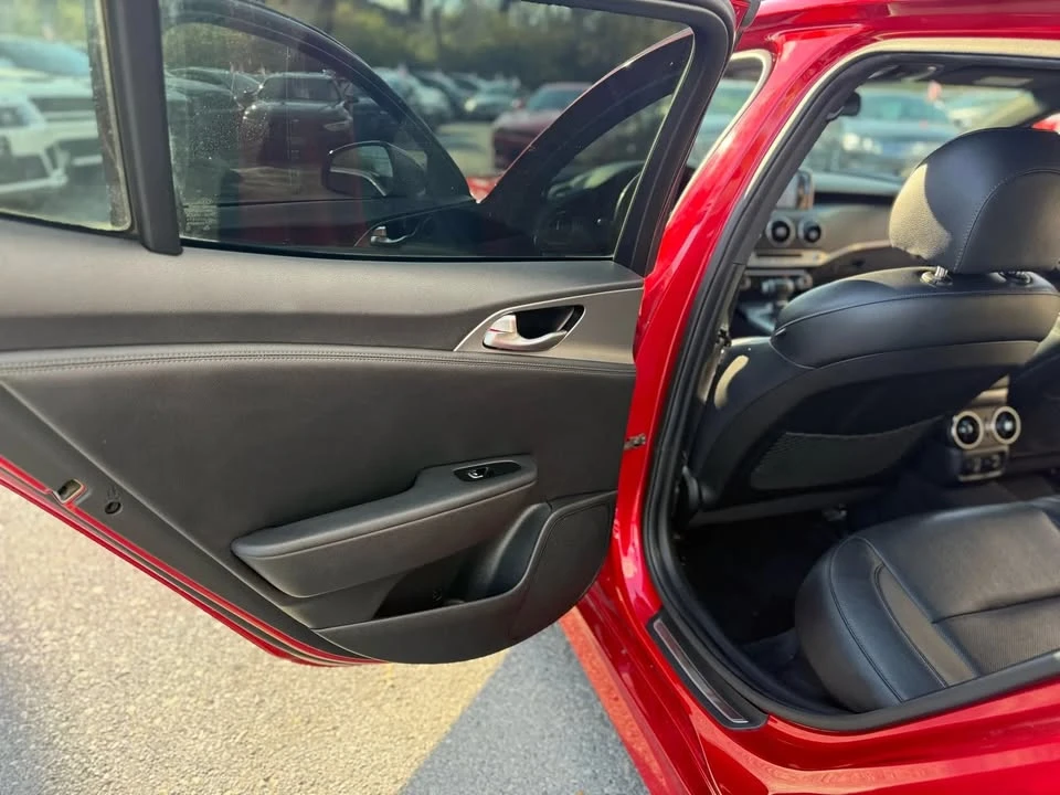 2020 Kia Stinger - Image 16 of 20