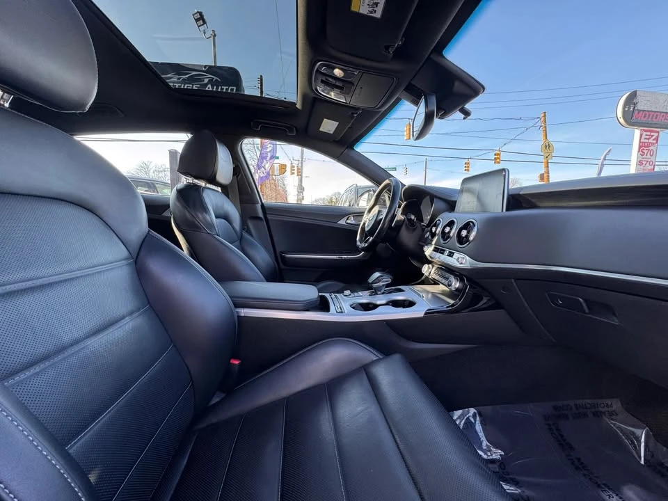 2020 Kia Stinger - Image 12 of 20