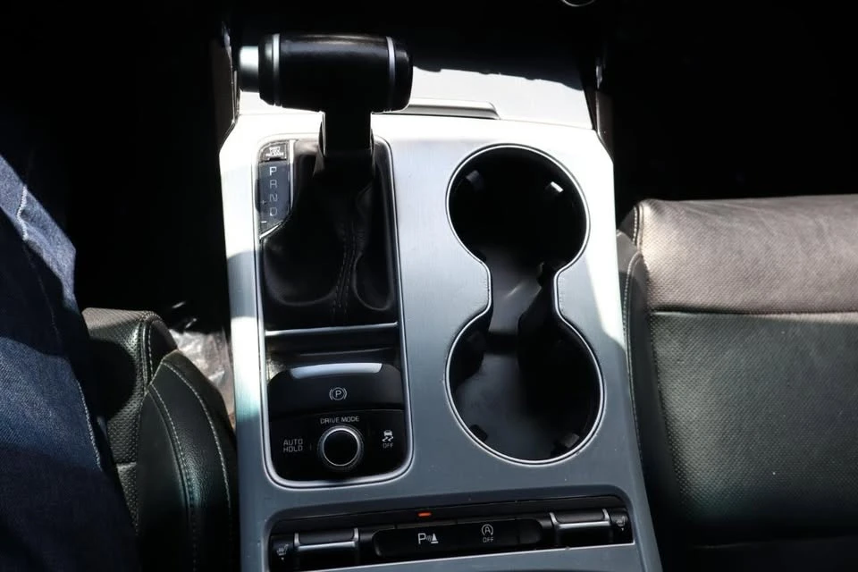 2020 Kia Stinger - Image 16 of 19