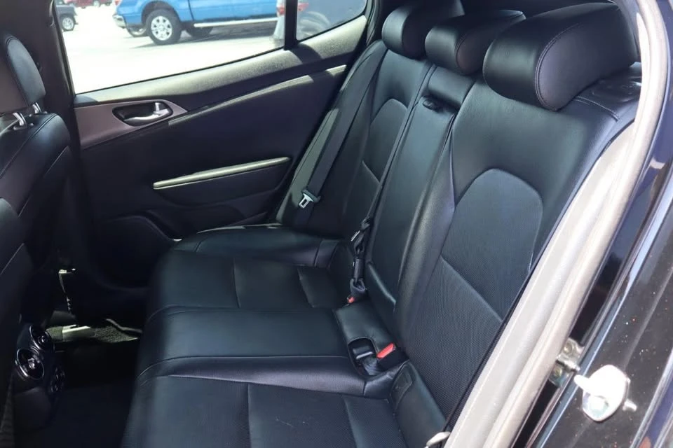 2020 Kia Stinger - Image 9 of 19