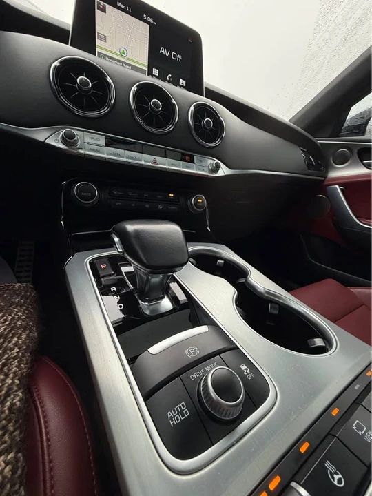 2020 Kia Stinger - Image 6 of 16