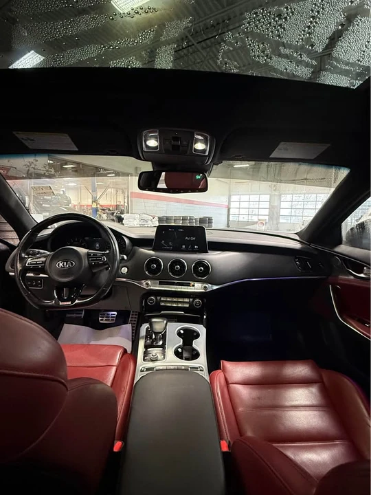 2020 Kia Stinger - Image 10 of 16