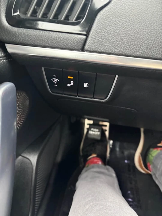 2020 Kia Stinger - Image 11 of 18