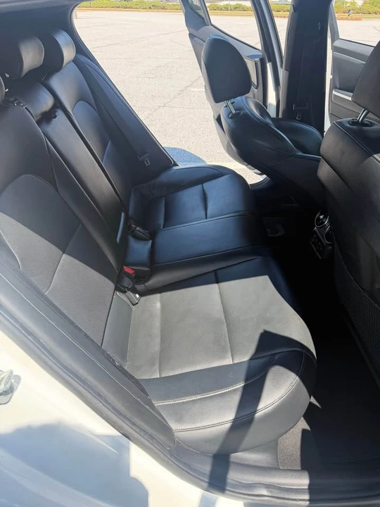 2020 Kia Stinger - Image 9 of 17
