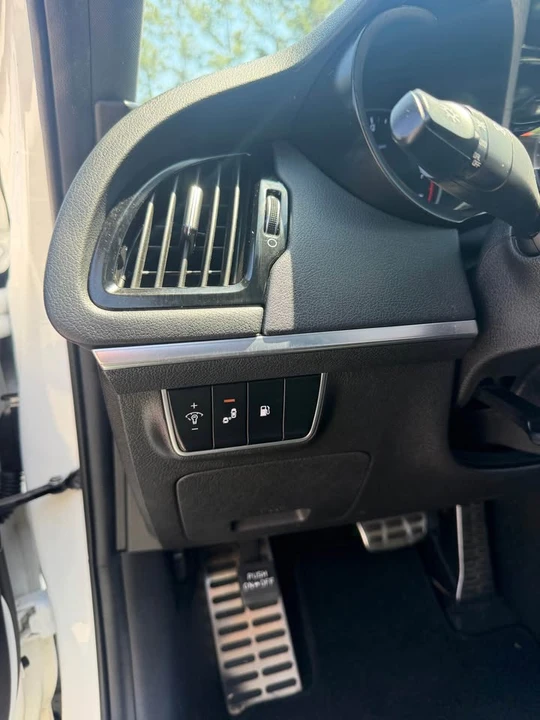 2020 Kia Stinger - Image 7 of 16