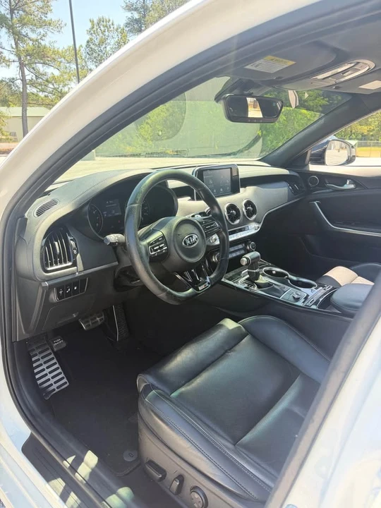 2020 Kia Stinger - Image 11 of 16