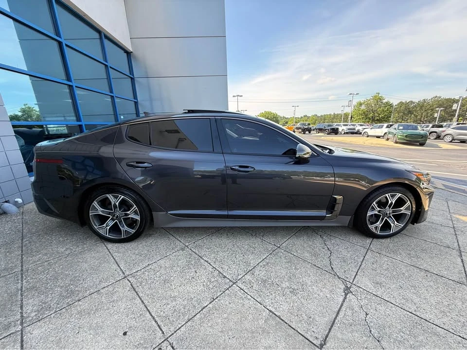 2020 Kia Stinger - Image 2 of 13