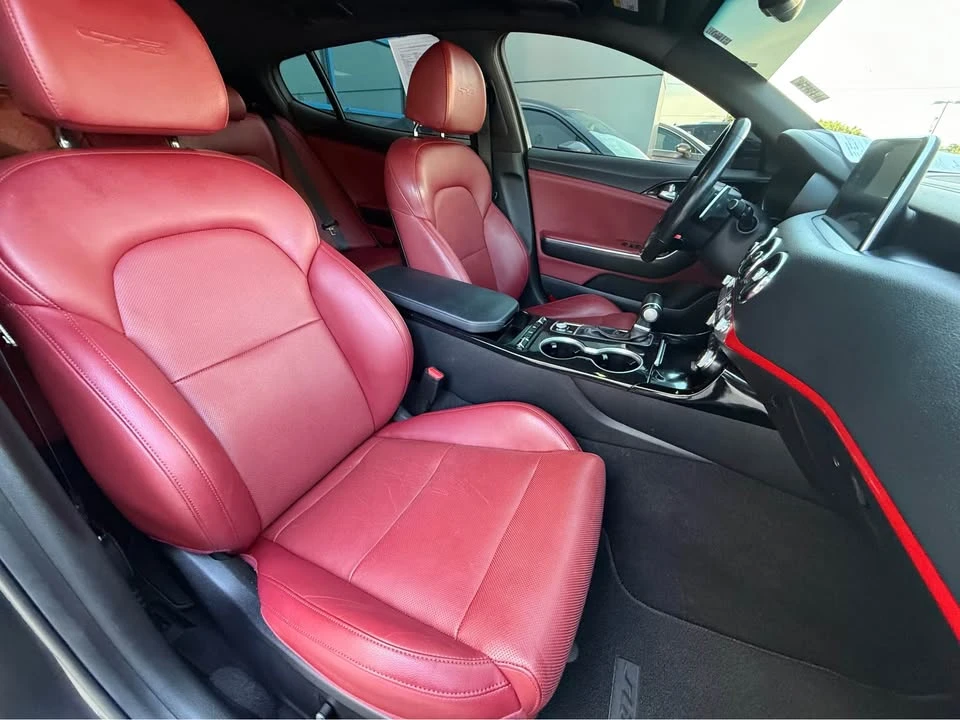 2020 Kia Stinger - Image 11 of 13