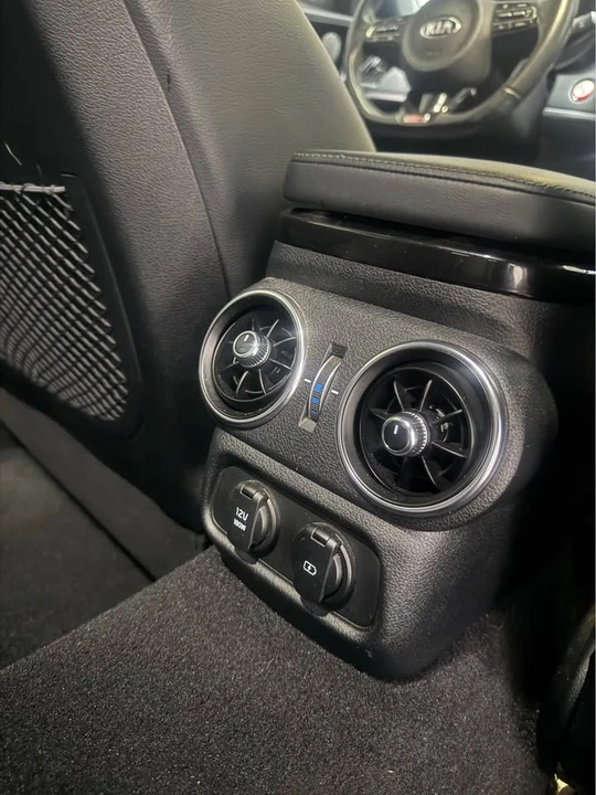 2020 Kia Stinger - Image 16 of 18
