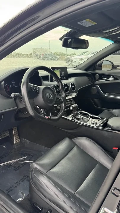 2020 Kia Stinger - Image 11 of 15