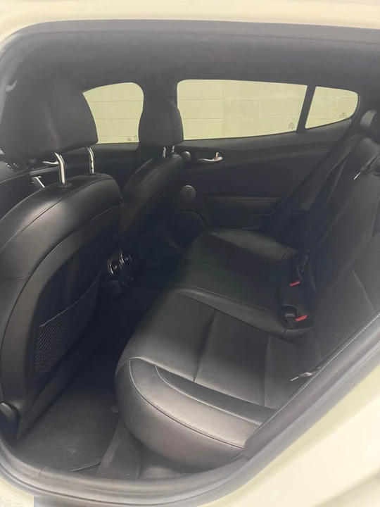 2020 Kia Stinger - Image 14 of 18