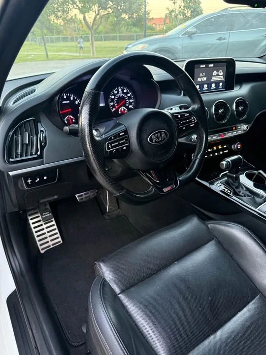 2020 Kia Stinger - Image 8 of 14