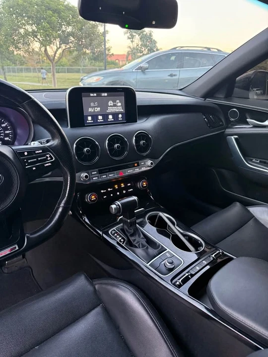 2020 Kia Stinger - Image 10 of 14