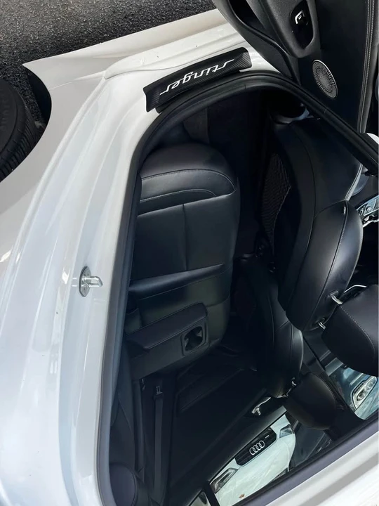 2020 Kia Stinger - Image 10 of 11