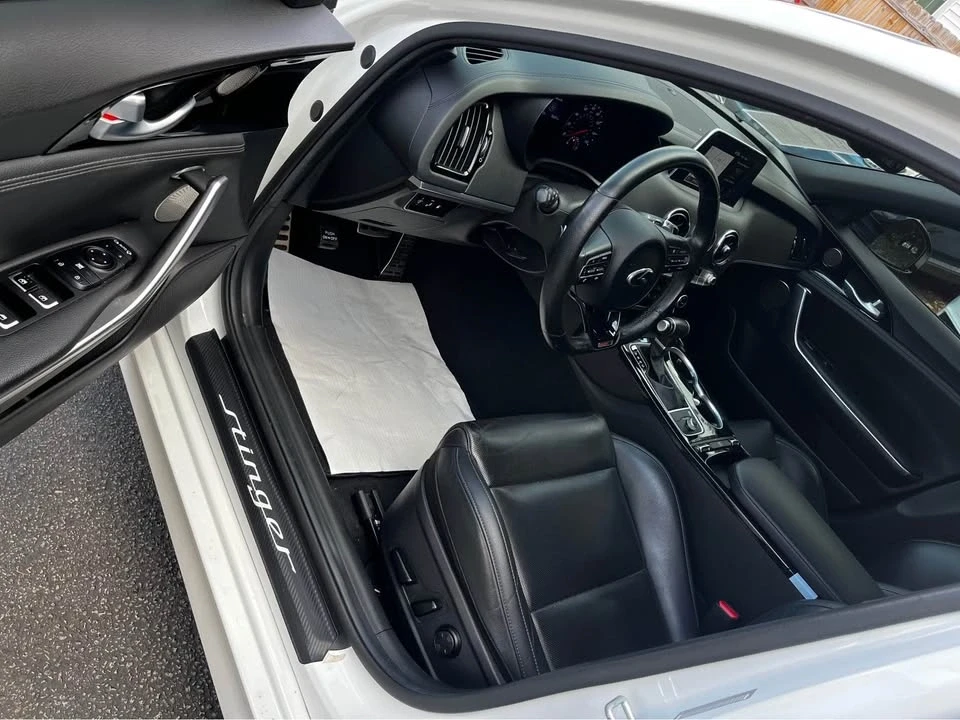 2020 Kia Stinger - Image 7 of 11