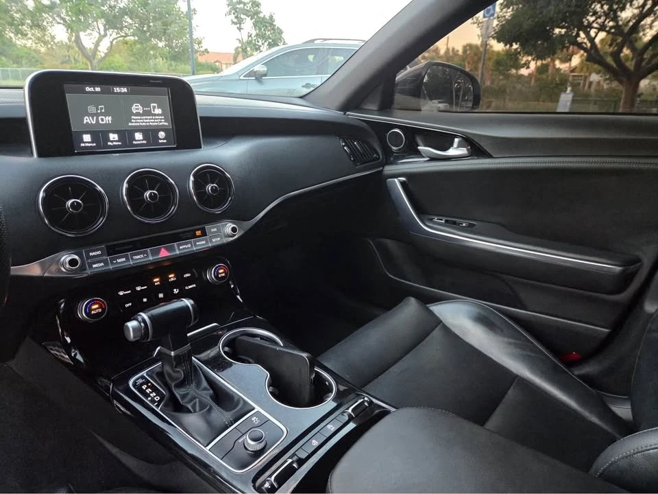 2020 Kia Stinger - Image 9 of 12