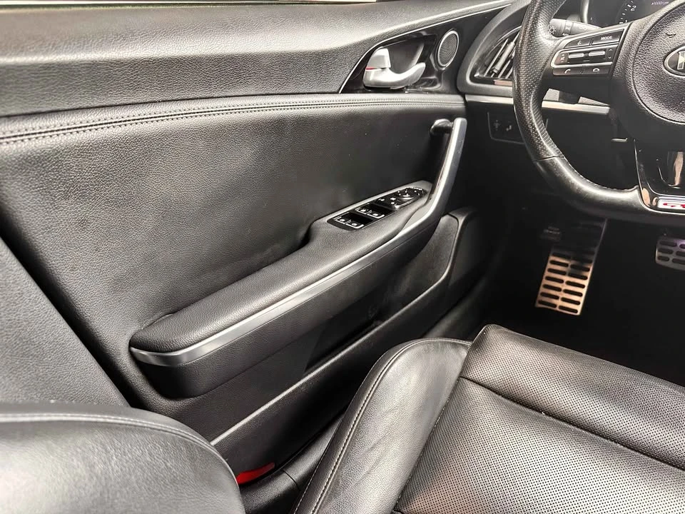 2020 Kia Stinger - Image 11 of 18