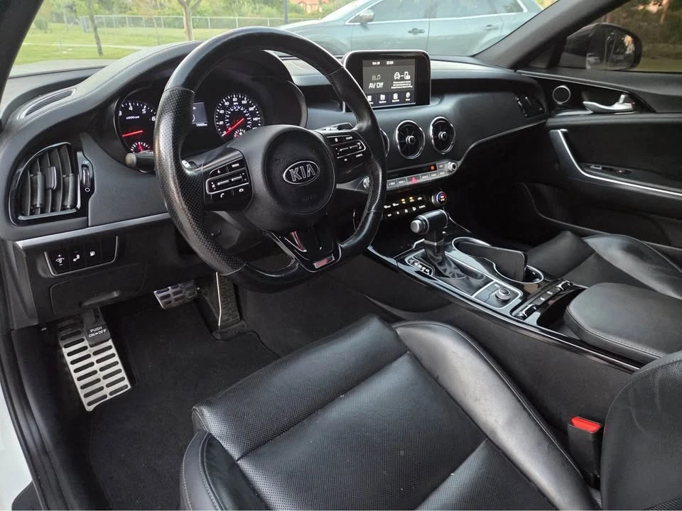 2020 Kia Stinger - Image 8 of 12