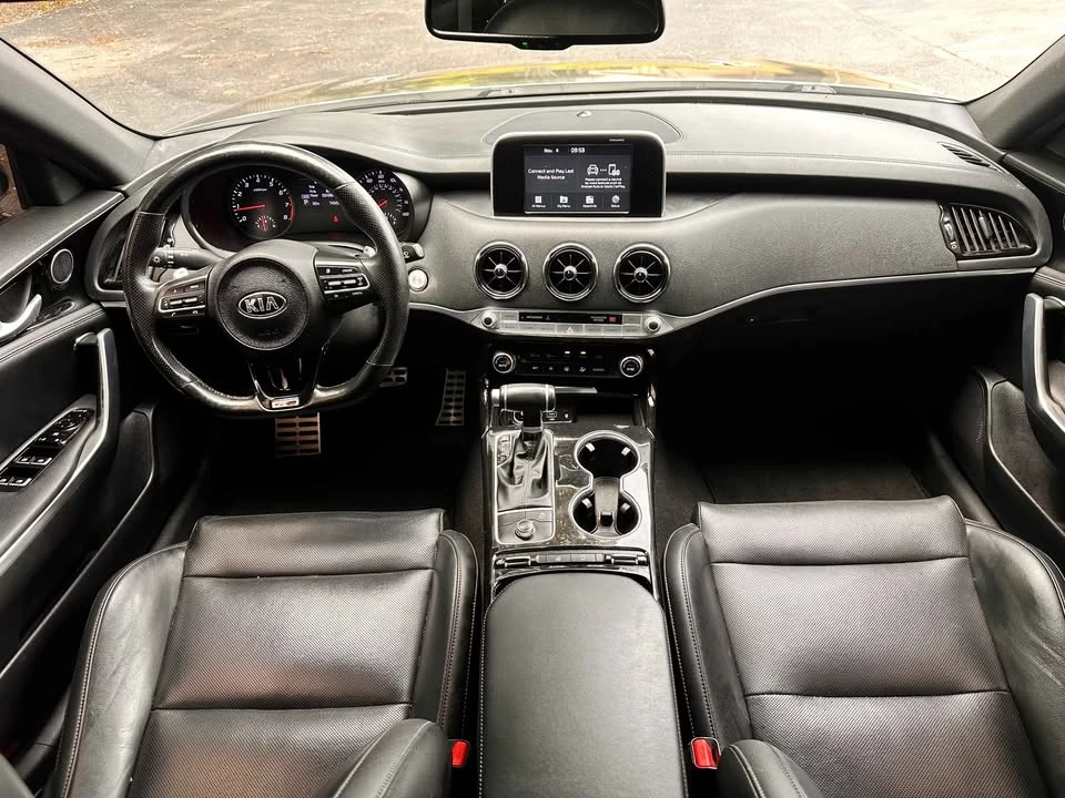 2020 Kia Stinger - Image 15 of 18