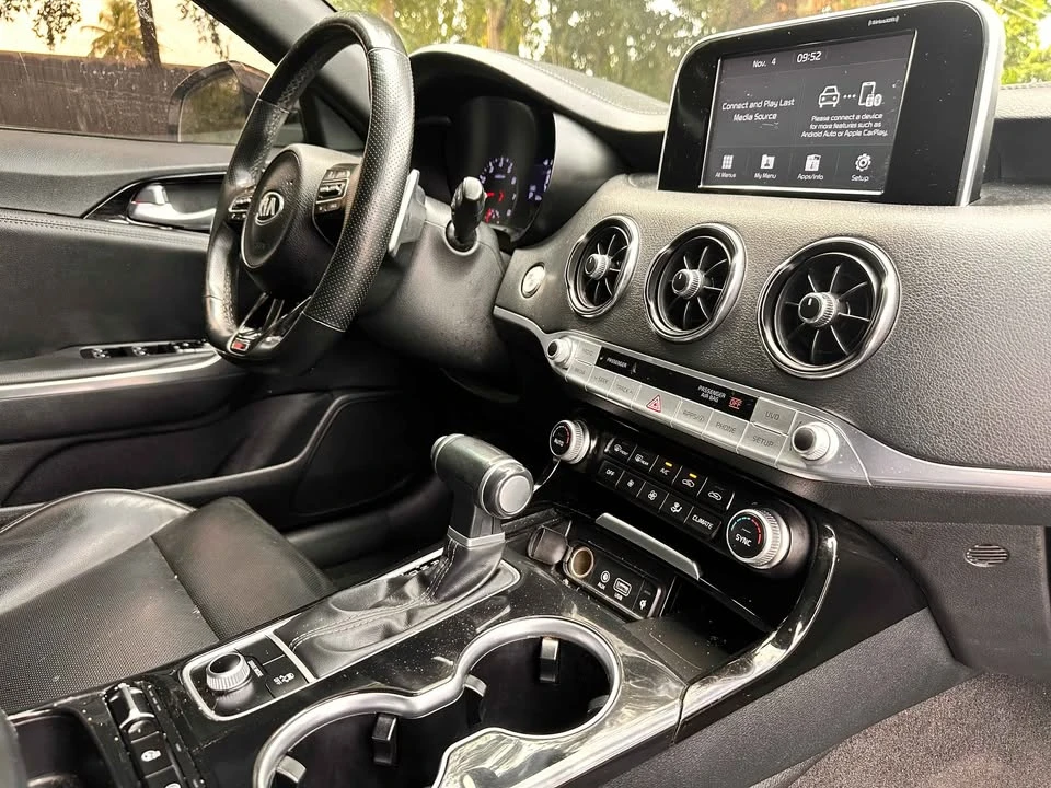 2020 Kia Stinger - Image 16 of 18