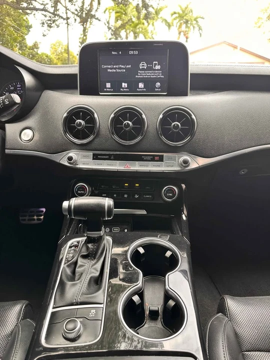 2020 Kia Stinger - Image 12 of 18