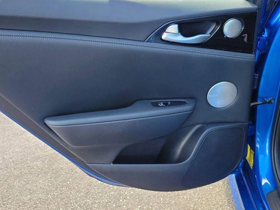 2020 Kia Stinger - Image 8 of 19