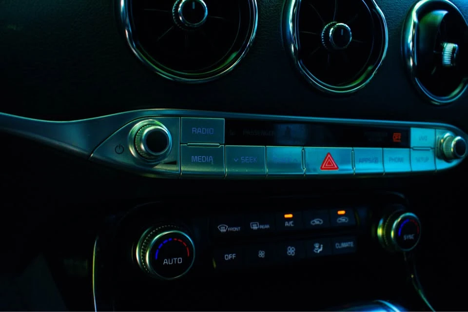 2020 Kia Stinger - Image 17 of 19