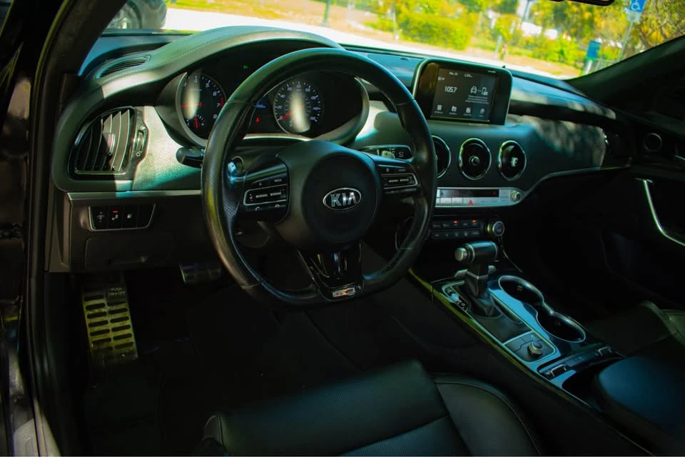 2020 Kia Stinger - Image 14 of 19