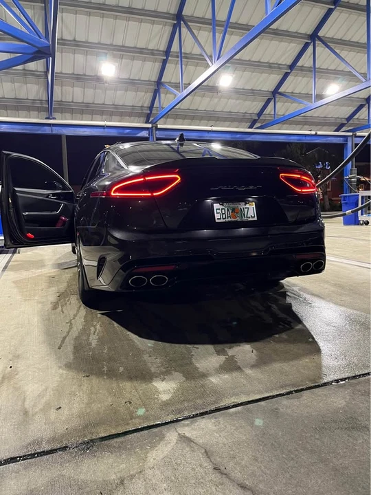 2020 Kia Stinger - Image 9 of 14