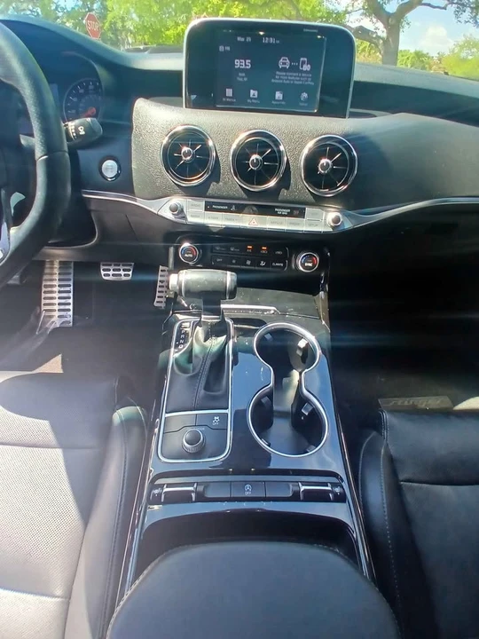 2020 Kia Stinger - Image 13 of 14